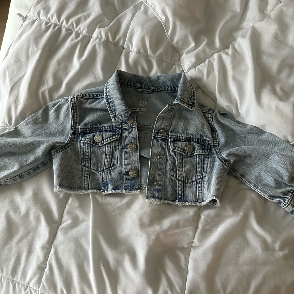 Cropped denim jacket